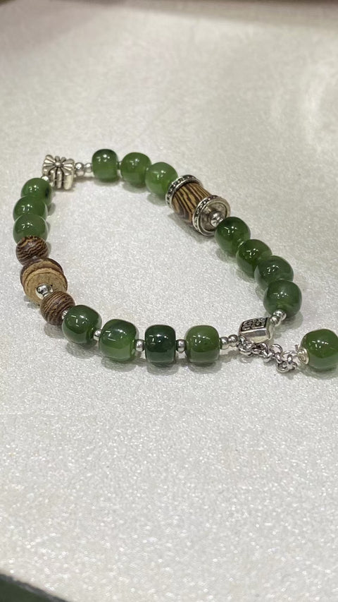 Gelang Jasper Alami dengan aksesoris cantik Ukuran 6 * 7mm Giok bersih dan halus Indah di tangan Sudah termasuk pajak pengiriman.