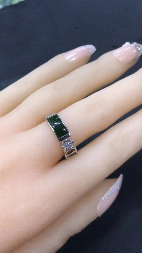 Cincin Jasper Alami yang terbuat dari perak 925 Ukuran 11 * 4mm Giok bersih, halus dan hangat; Gayanya sederhana dan bergaya; Bahan dalam kondisi sangat baik; Sudah termasuk ongkos kirim dan pajak.