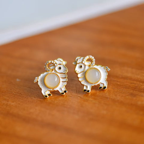 Anting Tusuk Giok Hetian "Domba Kecil" dengan Rangka Perak S925 2003-2# Ukuran batu: 5×5 mm. Gratis ongkos kirim dan pajak.