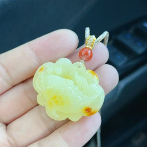 Liontin Ikan Lilin Lebah Alami Ukuran 43 * 19.2mm Berat Bersih 13.66g Gaya yang bagus, tekstur halus dan kehangatan.