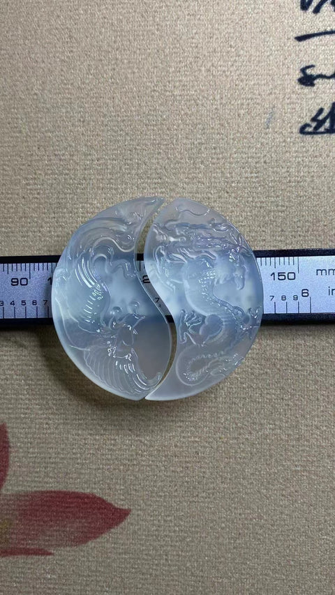 Liontin giok Cui alami dengan naga dan burung phoenix berwarna es. 43 * 22mm termasuk ongkos kirim dan pajak.