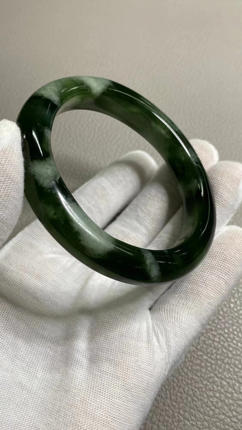 Gelang Bahan Giok Cui Alami 180 Ukuran Gelang 60-62mm Ukuran 61.5mm Lebar Sisi 13.1mm Giok Tidak ada yang terjadi secara alami Pola acak termasuk pajak pengiriman