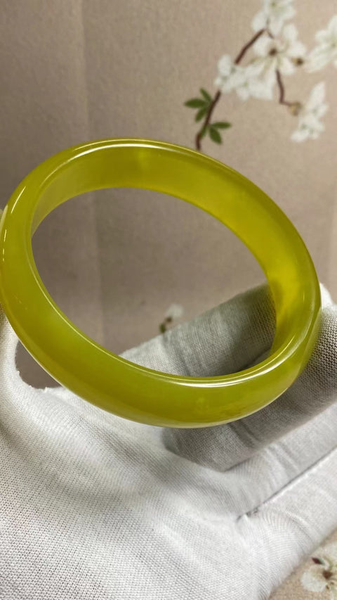 Gelang Bunga Emas Giok Cui Giok Alami Ukuran 63-65mm Ukuran 64.2mm Lebar Sisi 15.6mm Giok adalah semua yang terjadi secara alami Pola acak termasuk pajak pengiriman