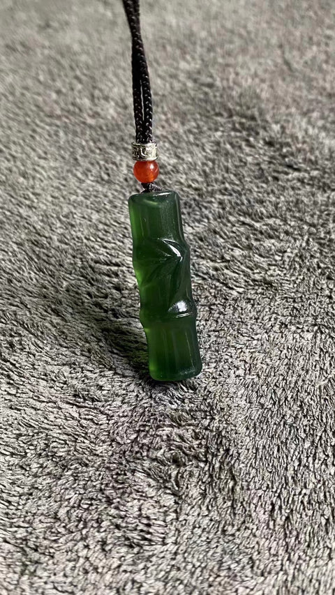 Liontin Bambu Giok Cui Alami, bersih, halus dan hangat, ukuran 35 * 11mm, sudah termasuk ongkos kirim dan pajak.