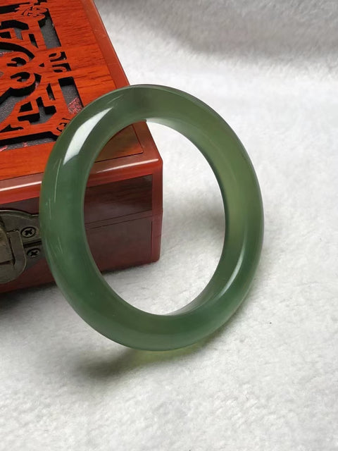 Gelang Gelang Kecantikan Gelang Batu Giok Cui Giok Es Batu Giok Tinggi Ukuran 56.5mm Batu giok halus dan hangat Batu giok terjadi secara alami Pola-polanya acak Termasuk ongkos kirim dan pajak