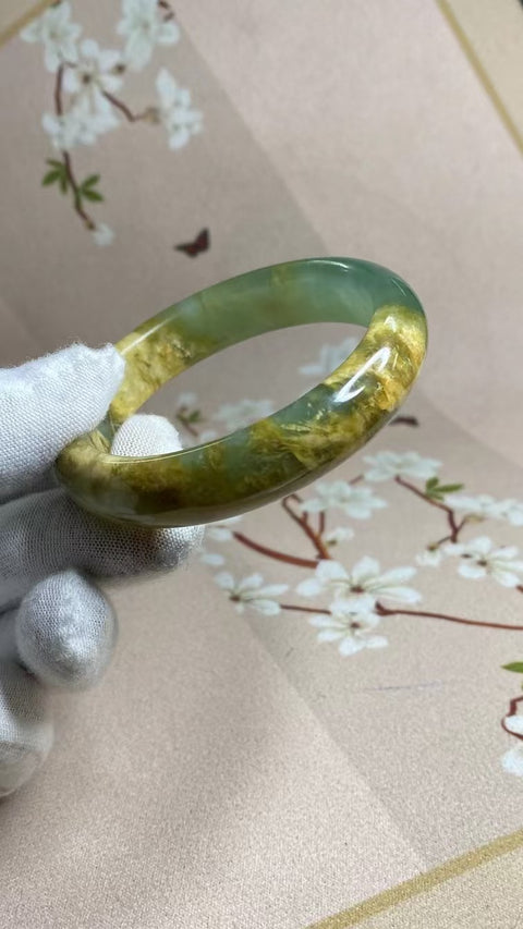 Gelang Giok Bunga Giok Cui Giok Alami Ukuran 53-55mm Ukuran 54.1mm Lebar Sisi 13.1mm Giok terjadi secara alami Pola acak Pengiriman dan pajak sudah termasuk.