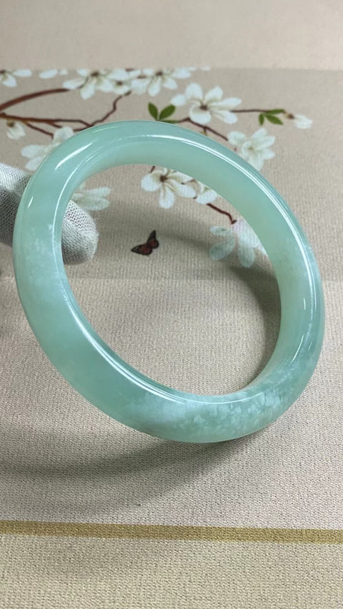 Gelang jelly jelly giok biru Cui alami ukuran 65-67mm ukuran 66.7mm lebar sisi 12.4mm Giok ini semuanya muncul secara alami dan polanya acak Termasuk pajak pengiriman.