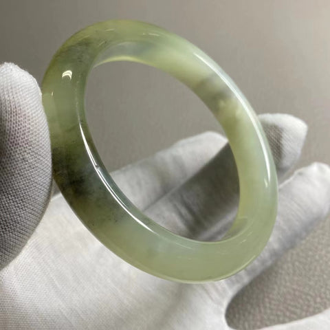 Gelang Lukisan Pemandangan Es Es Hijau Cui Jade Alami Ukuran 58-60mm Ukuran 59.7mm Lebar Sisi 13mm Giok semuanya terjadi secara alami Pola pengiriman acak Termasuk Pajak Pengiriman