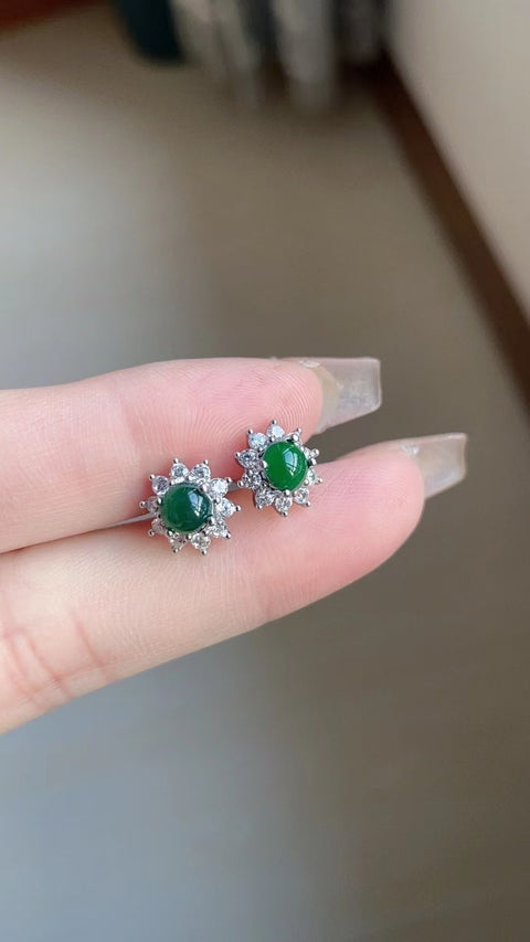 Anting giok alami, bahan pit tua, kepala penuh, warna hijau zamrud, diikat dengan perak 925 Ukuran 5mm Sudah termasuk pajak pengiriman
