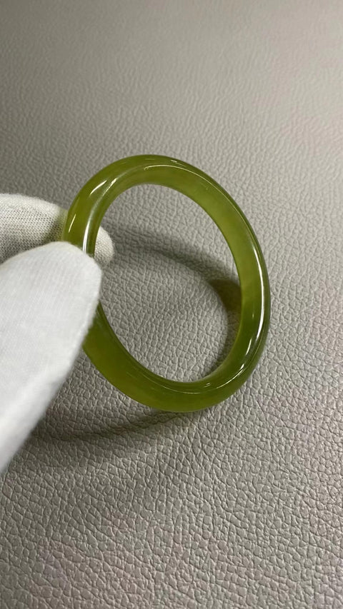 Gelang Giok Cui Alami Ukuran 57-59mm Ukuran 58.2mm Lebar Sisi 9.7mm Giok terbentuk secara alami Pola acak Sudah termasuk pajak pengiriman.