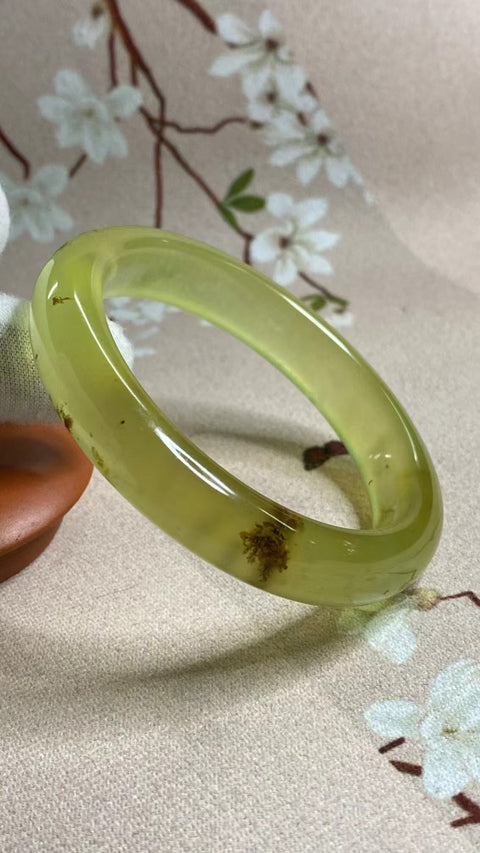 Gelang Giok Batu Giok Bunga Cui Giok Alami Ukuran 56-58mm Ukuran 57.4mm Lebar Sisi 11mm Giok ini semuanya muncul secara alami dan polanya acak Sudah termasuk pajak pengiriman.