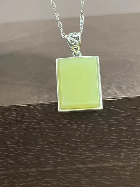 Kalung Kalung Mentega Ayam Giok Hetian Jade Alami yang terbuat dari perak 925, warna yang indah, gaya yang sederhana, sudah termasuk pajak pengiriman.