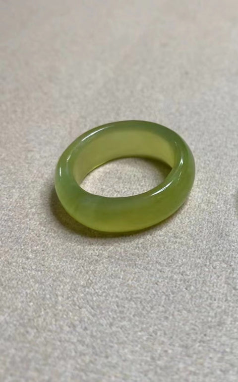 Harga jual kedua untuk cincin giok halus dengan diameter 20mm, termasuk ongkos kirim dan pajak.