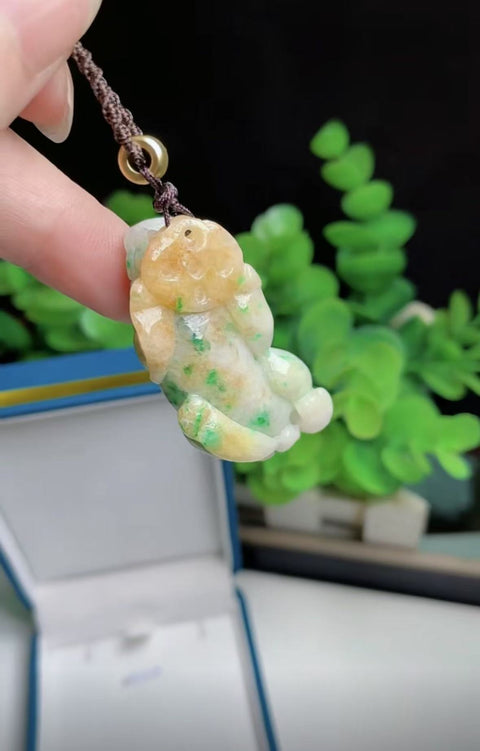 Jadeite alami Pixiu, menarik kekayaan dan keberuntungan, bahan lubang tua, dasar halus dan hangat, ukiran indah, spesifikasi 4.2✖️2.1 termasuk pajak pengiriman