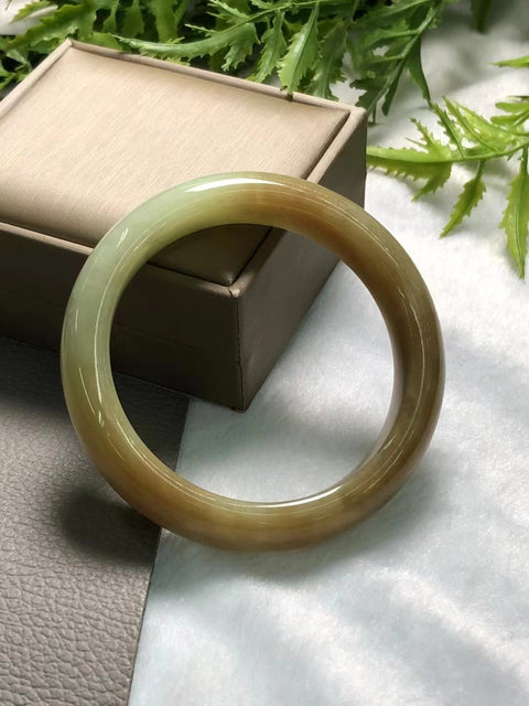 Gelang giok tua kuning dan putih alami Giok berwarna kuning lembut dan hangat Warna toffee Ukuran 60 * 15,3 * 9,5 mm Giok terjadi secara alami Pola acak & sudah termasuk pajak pengiriman