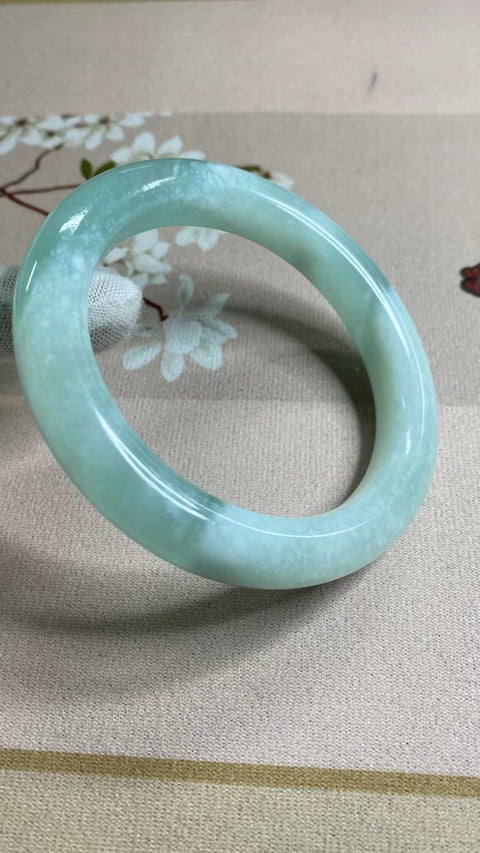 Gelang Giok Celestite Giok Cui Giok Alami Ukuran 61-63mm Ukuran 62.5mm Lebar Sisi 12.5mm Giok ini terbentuk secara alami dan polanya acak Sudah termasuk ongkos kirim dan pajak.