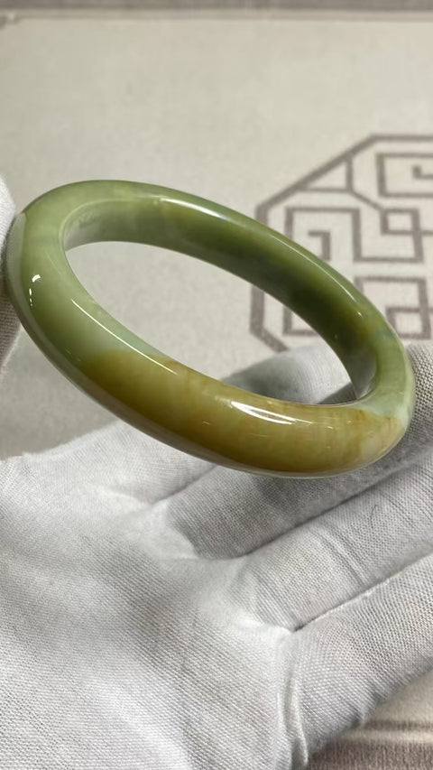 Gelang Giok Batu Giok Bunga Cui Giok Alami Ukuran 60-62mm Ukuran 61.7mm Lebar Sisi 12.6mm Giok adalah semua Pola Bunga yang muncul secara alami Paket Acak Termasuk Pajak Pengiriman