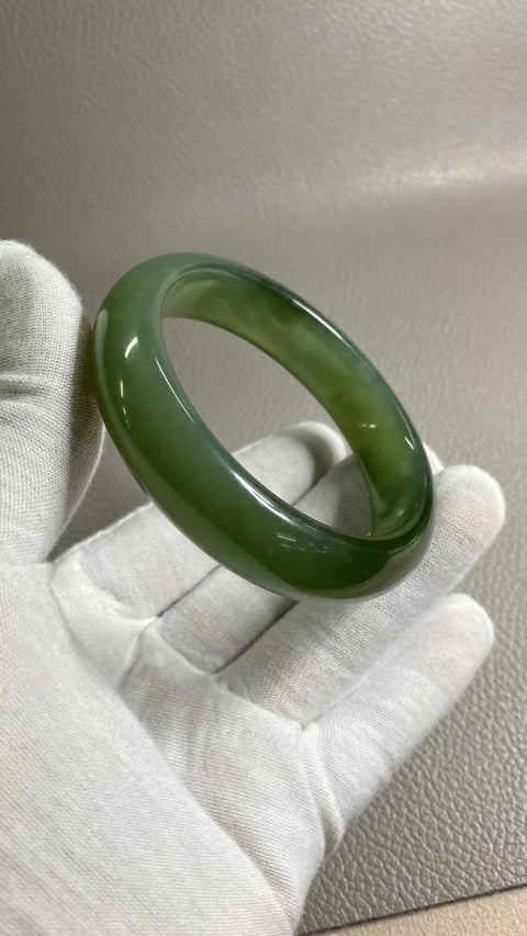 Gelang Giok Cui Alami Ukuran 57-59mm Ukuran 58.5mm Lebar Sisi 13.8mm Giok terjadi secara alami Pola acak Pajak pengiriman sudah termasuk.