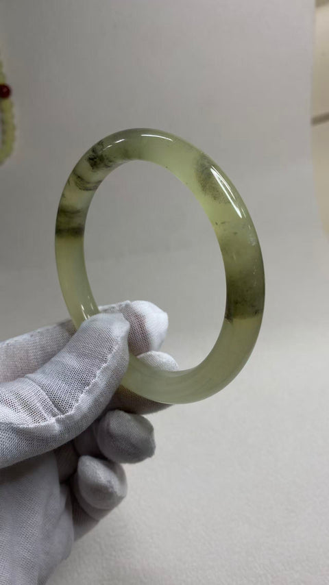 Gelang lukisan tinta giok Xiuyan yang indah, lukisan tinta alami, warna tinta yang indah, diameter dalam: 62.1, lebar samping 9.8mm, batu alam dihasilkan secara alami, polanya acak, termasuk pajak pengiriman