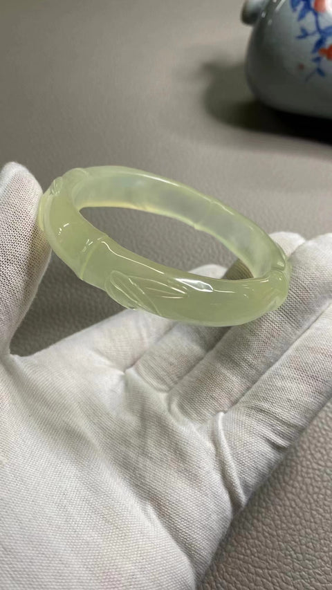 Gelang Bunga Ukiran Jenis Es Giok Cui Giok Alami Ukuran 58-60mm Ukuran 59.3mm Lebar Sisi 13.2mm Giok adalah semua yang terjadi secara alami Pola adalah acak Pajak Pengiriman Sudah Termasuk