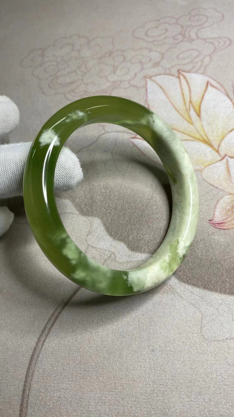 Gelang Gelang Milkcap Titi Giok Hijau Cui Giok Alami Ukuran 62-64mm Ukuran 63.5mm Lebar Samping 12.9mm Giok semuanya terjadi secara alami Pola acak termasuk pajak pengiriman