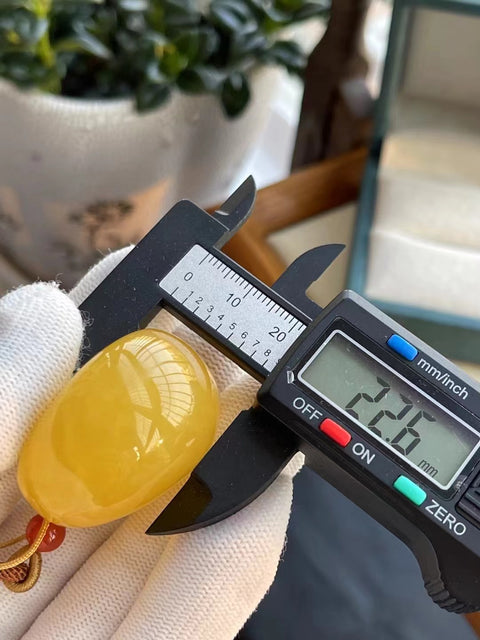 Liontin Jepitan Putri Lilin Lebah Alami Ukuran seperti yang ditunjukkan Berat penuh dan bulat 17.69g Tekstur halus dan hangat Sudah termasuk ongkos kirim dan pajak.