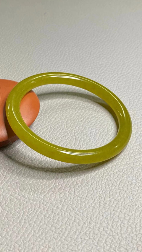 Gelang Strip Kecantikan Kuning Mentega Ayam Giok Cui Giok Alami Ukuran 55-57mm Ukuran 56.2mm Giok terjadi secara alami Pola acak Termasuk ongkos kirim dan pajak