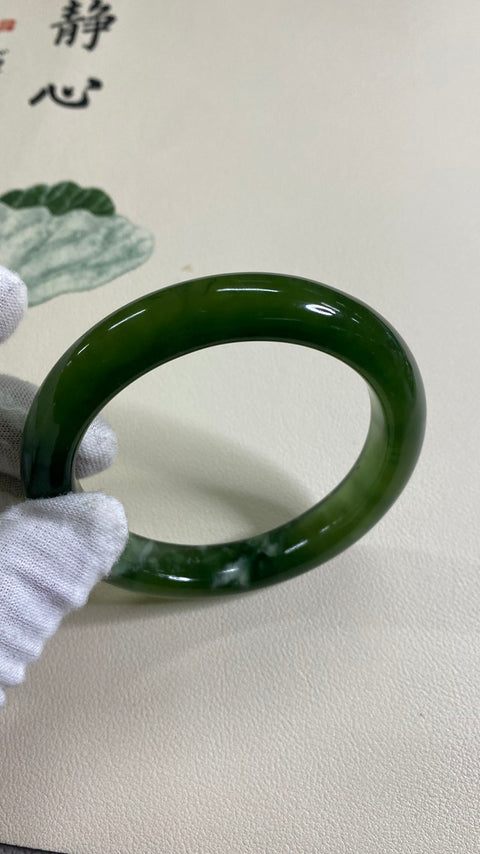 Gelang bahan tua giok Cui yang sangat indah kaliber 60,1 lebar 12,5 mm Giok Cui memiliki pola yang muncul secara alami secara acak Termasuk ongkos kirim dan pajak