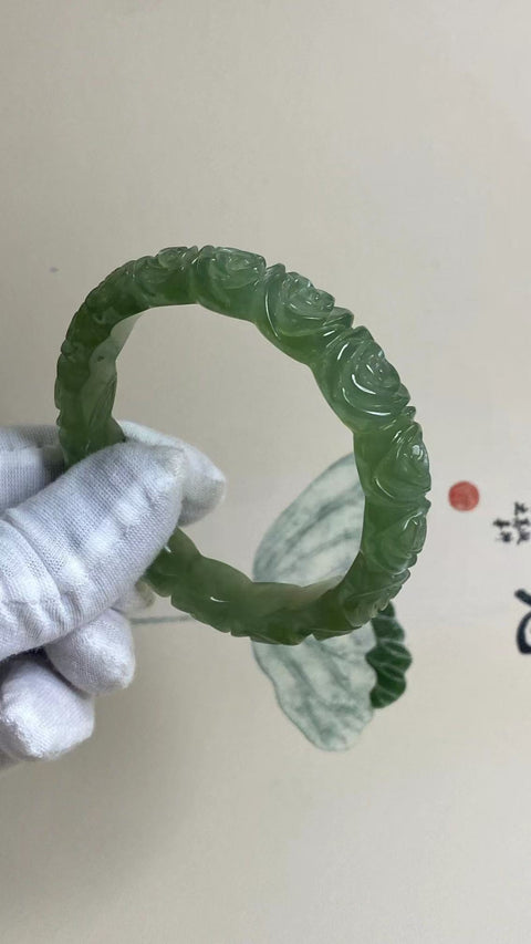 Gelang Bunga Berukir Giok Cui Alami Ukuran 61-63mm Ukuran 62.7mm Lebar Sisi 14mm Giok terjadi secara alami Pola acak Pajak Pengiriman Termasuk