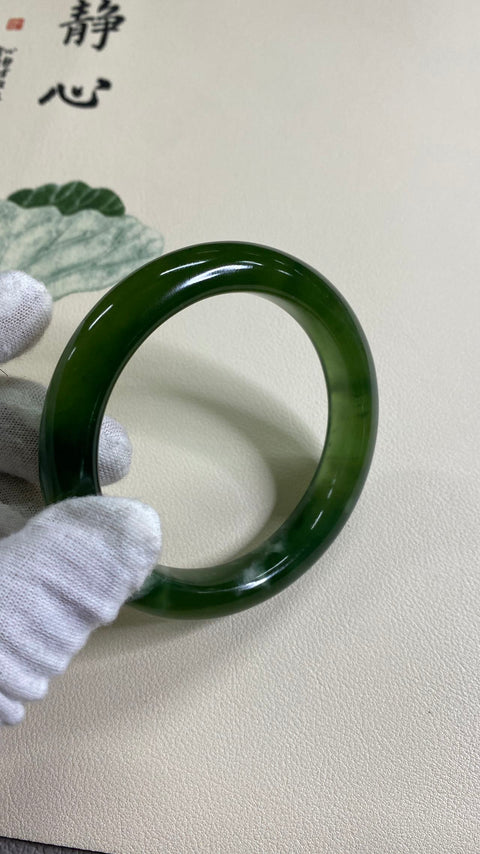 Gelang bahan tua giok Cui yang sangat indah kaliber 60,1 lebar 12,5 mm Giok Cui memiliki pola yang muncul secara alami secara acak Termasuk ongkos kirim dan pajak