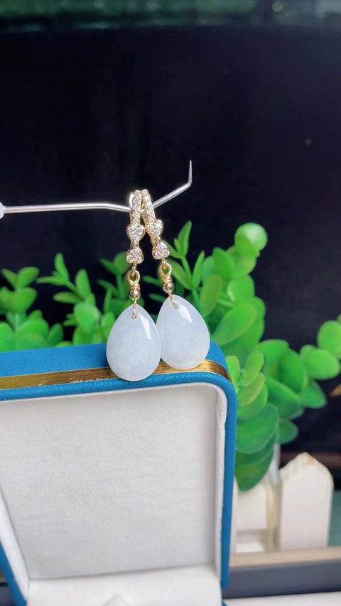 Anting Jatuhkan Jadeite Alami yang terbuat dari perak 925 Ukuran 1.8 * 1.2 Dasar yang halus dan hangat Gaya yang indah & sudah termasuk pajak pengiriman