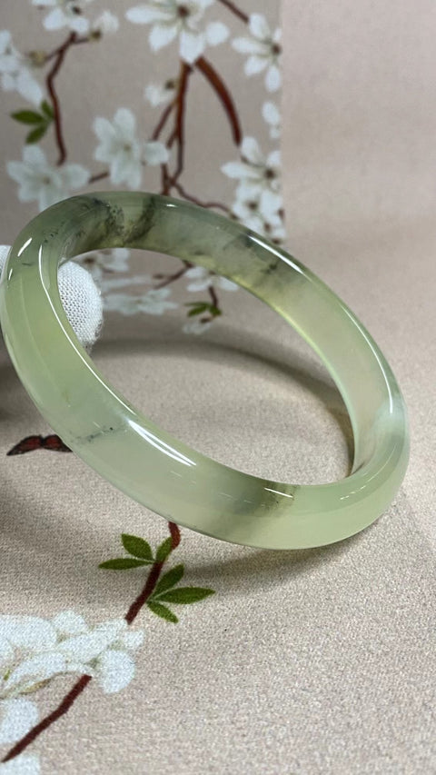 Gelang Lukisan Pemandangan Giok Cui Fine Jade Lukisan Lukisan Pemandangan Alam Ukuran 65-67mm Ukuran 66.5mm Lebar Batang 12.7mm Giok terjadi secara alami Pola acak termasuk pajak pengiriman