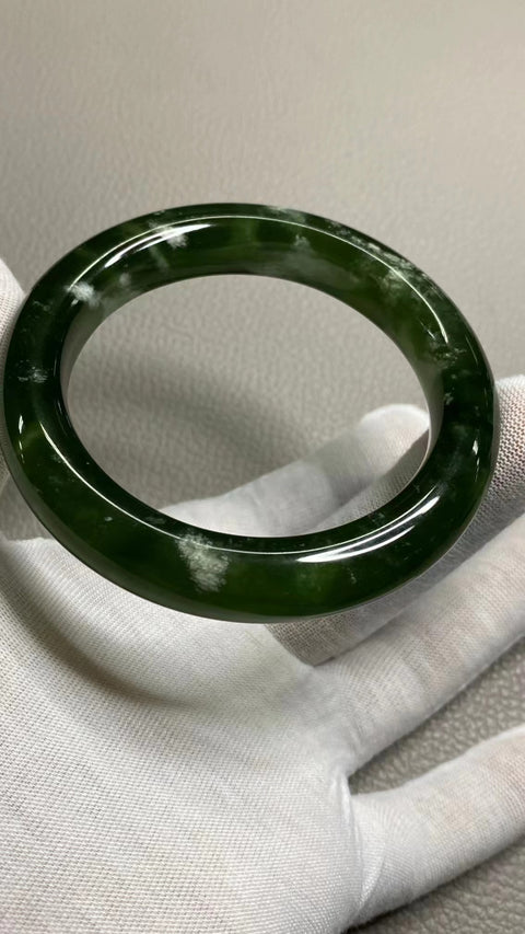 Gelang Bahan Giok Cui Alami 180 Ukuran Gelang 57-59mm Ukuran 58.2mm Lebar Sisi 12.4mm Giok Tidak ada yang terjadi secara alami Pola acak termasuk pajak pengiriman