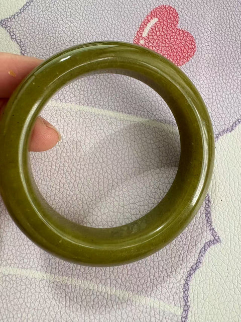 Gelang giok Xiuyan yang indah, diameter dalam: 57mm, lebar samping 14,8mm, batu alam dihasilkan secara alami, polanya acak, termasuk pajak pengiriman