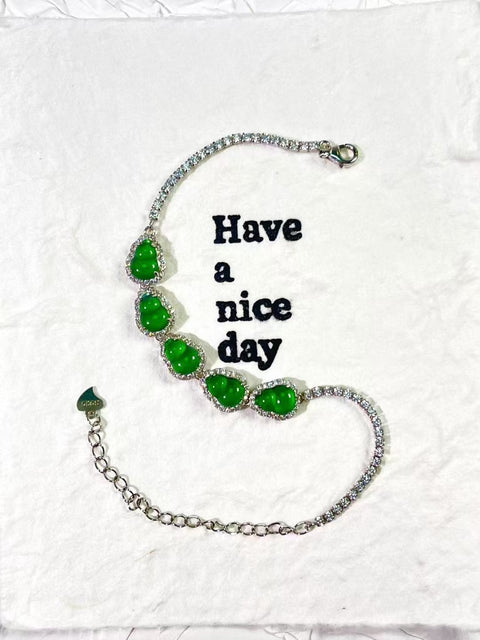 Gelang Labu Jadeite Alami yang terbuat dari perak 925, berwarna putih, melambangkan keberuntungan dan kemakmuran.