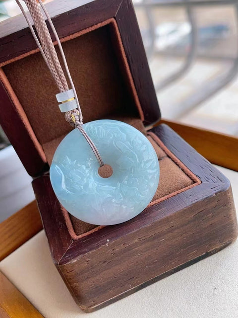 Kalung kancing perdamaian dari batu giok alami Ukuran 40.8 * 40.8 * 8.7mm Batu giok yang diukir dengan tangan bersih, halus, dan hangat Murni buatan tangan Sudah termasuk pajak pengiriman.