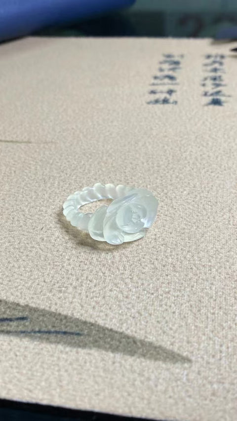 Cincin Giok Giok Es Peony Alami Buatan Tangan Ukuran 17.3mm Giok bersih dan halus Sudah termasuk ongkos kirim dan pajak.