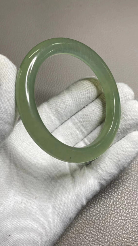 Gelang Hijau Es Giok Cui Giok Alami Ukuran 61-63mm Ukuran 62.2mm Lebar Sisi 10mm Giok terjadi secara alami Pola acak termasuk pajak pengiriman