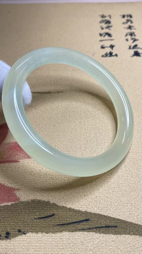 Gelang Es Giok Cui Giok Alami Ukuran 63-65mm Ukuran 64.3mm Lebar Samping 10.2mm Giok ini semuanya terjadi secara alami Pola acak Pajak pengiriman sudah termasuk.