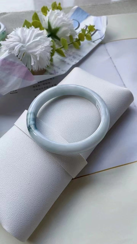 Gelang barang dari batu giok alami Batu giok bersih dan halus serta hangat Pola batu giok yang indah Ukuran 60mm Batu giok terjadi secara alami Pola acak & sudah termasuk pajak pengiriman