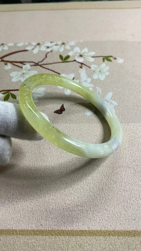 Gelang Strip Kecantikan Badai Salju Giok Kuba Alami Ukuran 57-59mm Ukuran 58.5mm Lebar Sisi 7.5mm Giok semuanya terjadi secara alami Pola acak Pajak Pengiriman Termasuk