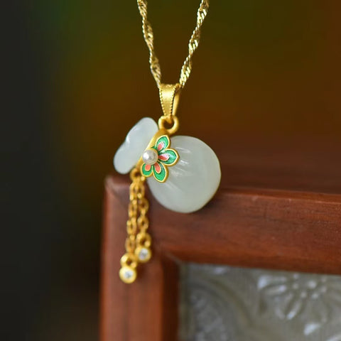 3350-6 Kalung Tas Uang Bunga Giok Hetian Alami 925 Tatahan Perak Ukuran 12 * 16mm Giok bersih, halus dan hangat, serta gayanya baru dan unik. Pengiriman dan pajak sudah termasuk.