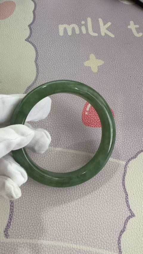 Gelang giok Xiuyan yang indah, warna hijau, diameter dalam: 62mm, lebar samping 12.6mm, batu alam dihasilkan secara alami, polanya acak, termasuk pajak pengiriman