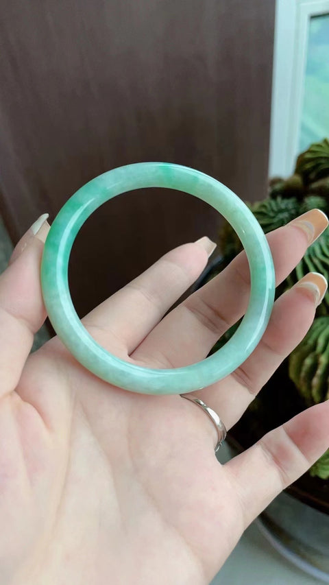 Gelang barang dari batu giok alami & gelang & nbsp; Bahan dasar lubang tua yang halus dan hangat ukuran 56mm Batu giok secara alami memiliki pola acak Termasuk pajak pengiriman