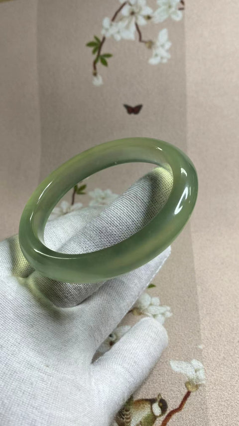 Gelang Hijau Es Giok Cui Giok Alami Ukuran 54-56mm Ukuran 55.3mm Lebar Sisi 11.1mm Giok terjadi secara alami Pola acak termasuk pajak pengiriman