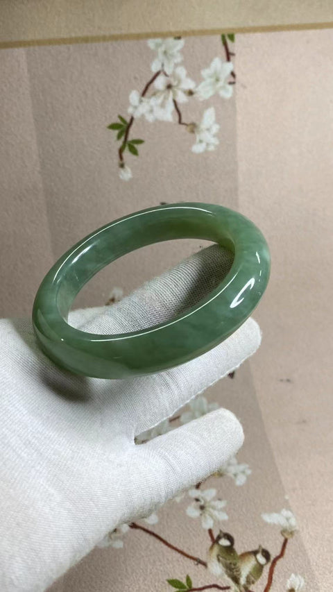 Gelang Bunga Terapung Air Biru Giok Cui Giok Alami Ukuran 57-59mm Ukuran 58.7mm Lebar Samping 12.9mm Batu giok semuanya muncul secara alami Polanya acak Sudah termasuk pajak pengiriman.