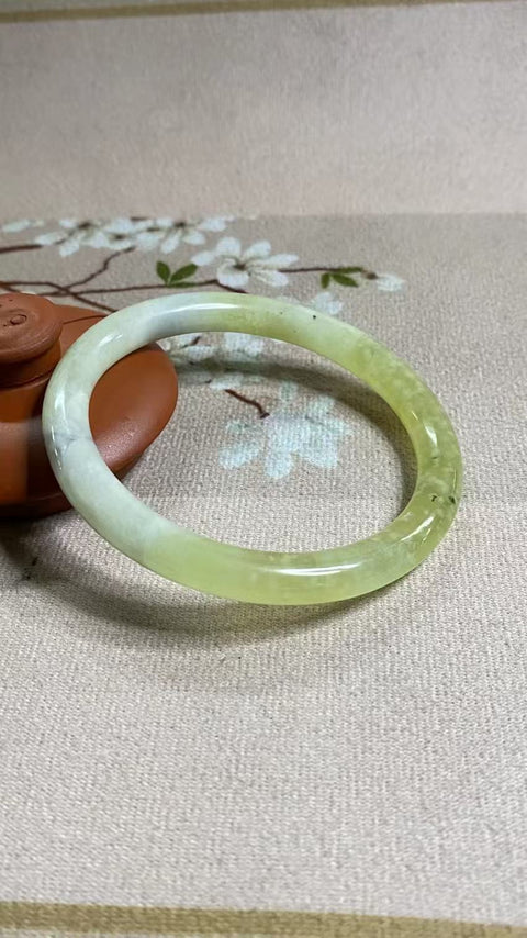 Penawaran Khusus Gelang Garis Kecantikan Tinta Giok Cui Jade Alami Ukuran 57-59mm Ukuran 58.2mm Batu giok terbentuk secara alami dan polanya acak Sudah termasuk ongkos kirim dan pajak.
