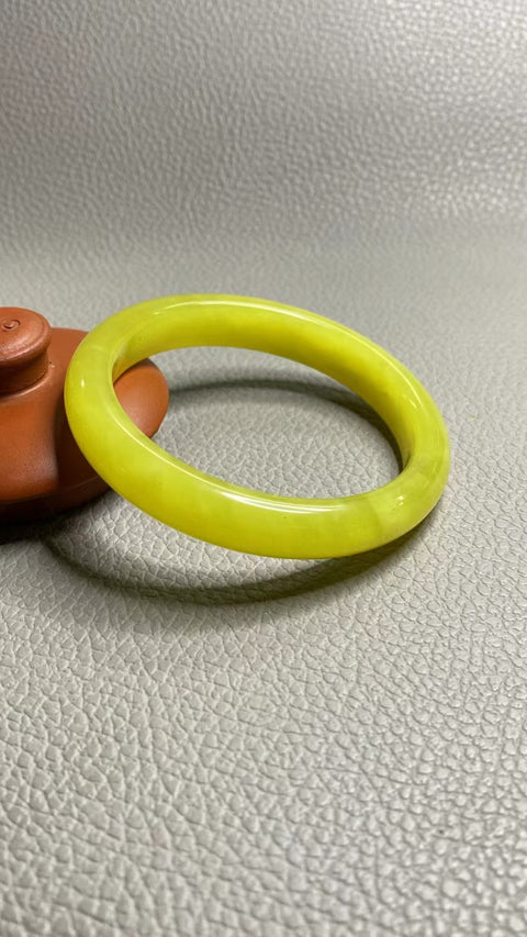 Gelang Bunga Emas Kuning Alami Ukuran 54-56mm Ukuran 55.3mm Lebar Sisi 11.2mm Batu Giok adalah semua Pola Bunga yang muncul secara alami Acak Sudah termasuk pajak pengiriman.