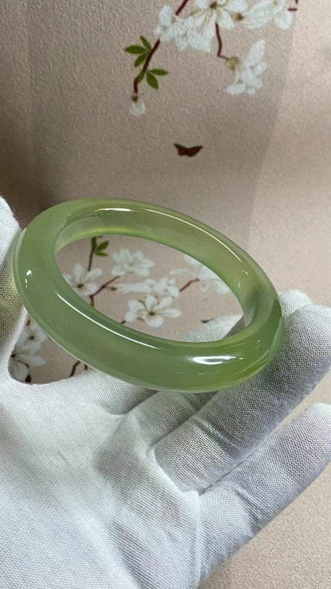 Gelang Hijau Es Giok Cui Giok Alami Ukuran 59-61mm Ukuran 60.3mm Lebar Sisi 12mm & nbsp; Giok adalah pola yang muncul secara alami secara acak