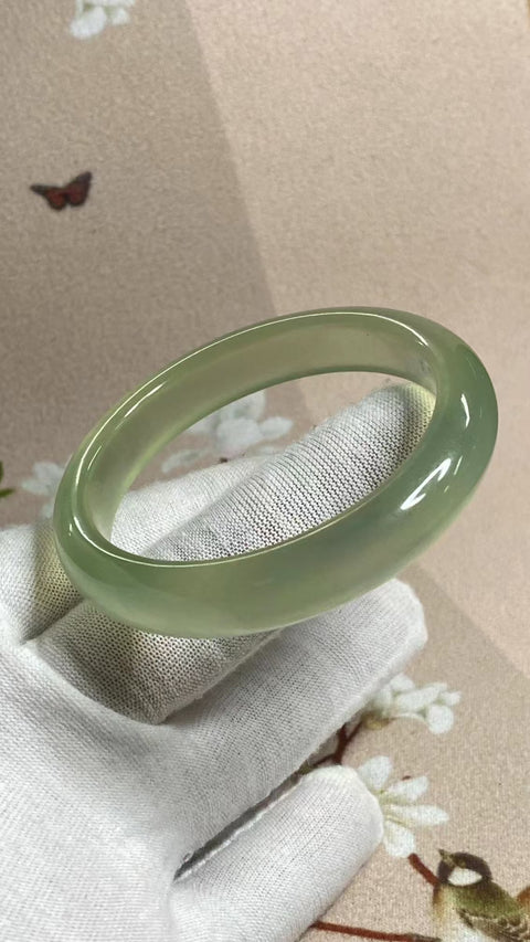 Gelang Hijau Es Giok Cui Giok Alami Ukuran 52-54mm Ukuran 53.2mm Giok semuanya terjadi secara alami Pola acak termasuk pajak pengiriman